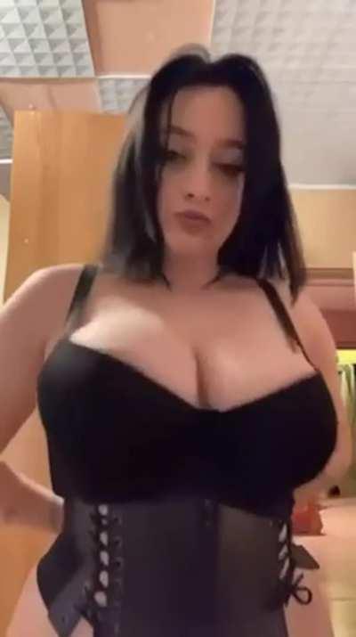 Are you into short girls with big titties like mine