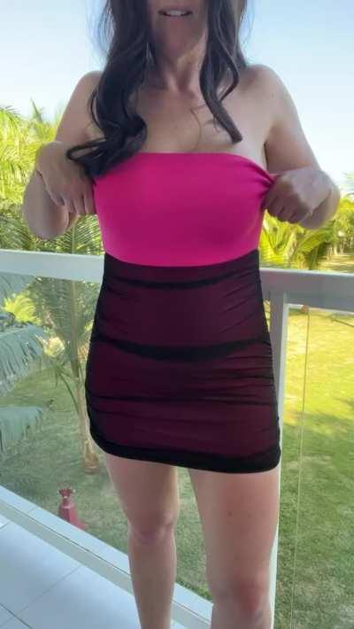 35 yo MILF on holiday in Punta Cana Would you like to be here with me